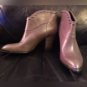 B Makowsky Boots